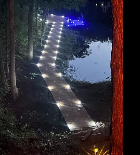 في الهواء الطلق الألومنيوم ترصيع الطريق الشمسية أضواء سطح السفينة 110 * 22.5mm 140MAH لحديقة PathWay