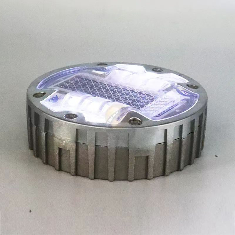 143 حجم IP68 مقاوم للماء الصلبة الشمسية ترصيع الطريق يلقي الألومنيوم 1200mah للخارجية