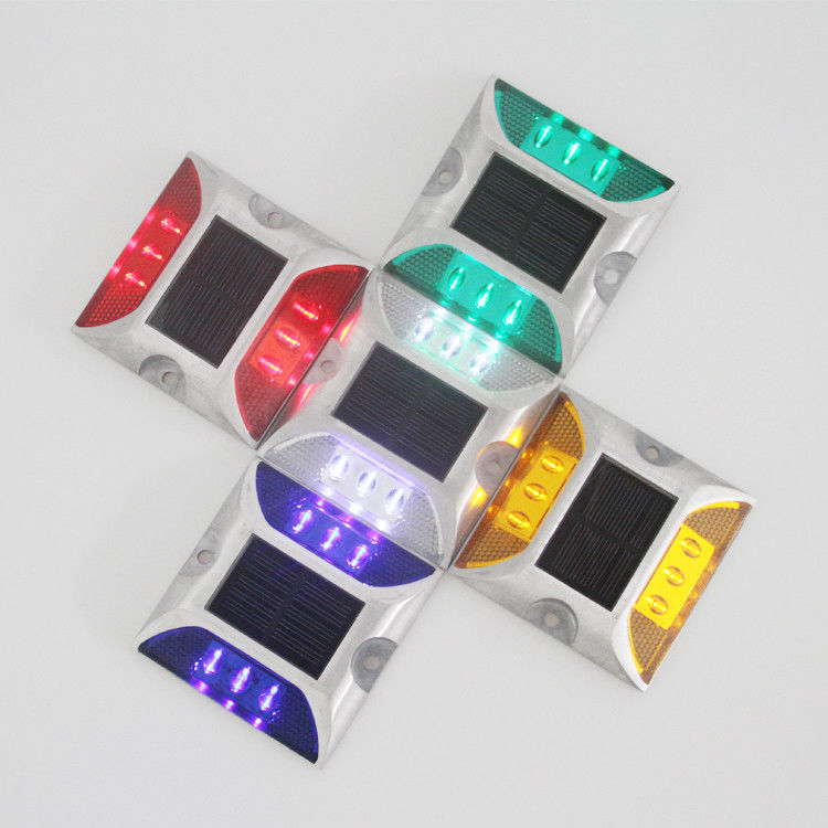 أجهزة الضوء العاكسة للسلامة المرورية الطرق العقاب القطط العيون تعمل بالطاقة الشمسية