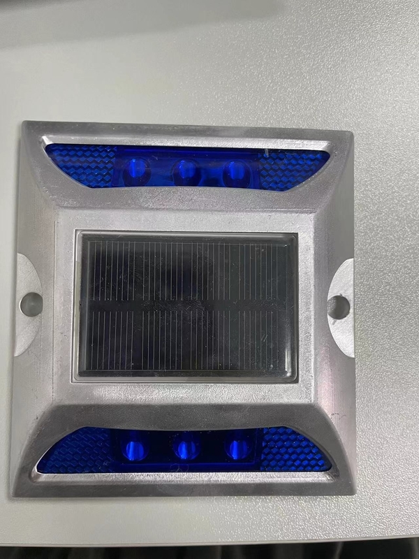 IP67 مقاوم للماء السلامة على الطريق تعمل بالطاقة الشمسية LED Cat Eye Reflective Road Stud
