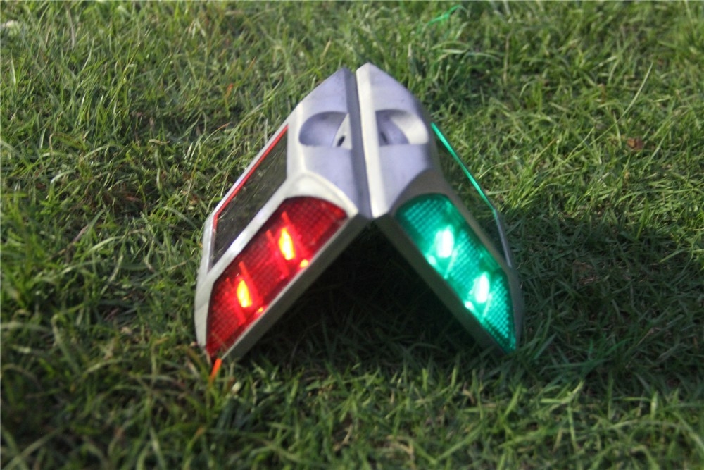 IP67 مقاوم للماء السلامة على الطريق تعمل بالطاقة الشمسية LED Cat Eye Reflective Road Stud