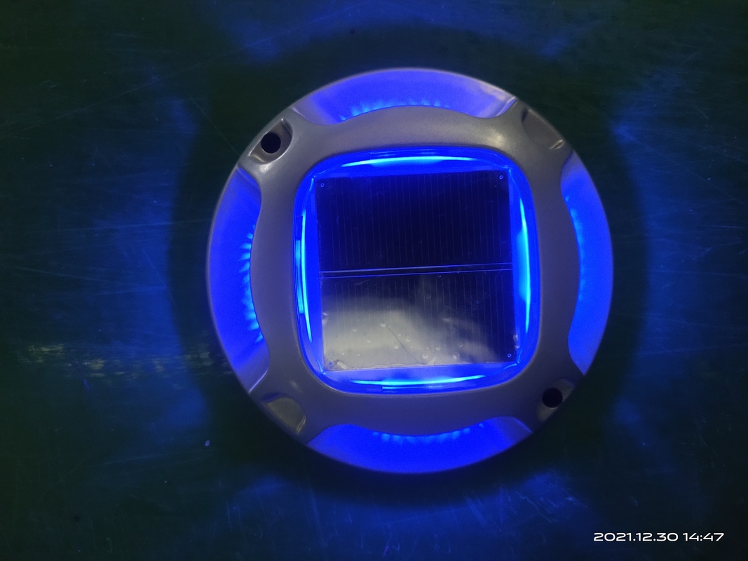 ألومنيوم ضوء رصيف الطاقة الشمسية LED دافئ أبيض 20 لومن الوضوح خفيف الوزن لسهولة التثبيت