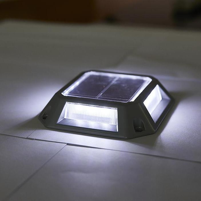 ضوء رصيف LED شمسي مع تثبيت المسمار لون أبيض دافئ / أبيض بارد خفيف الوزن عند 215g
