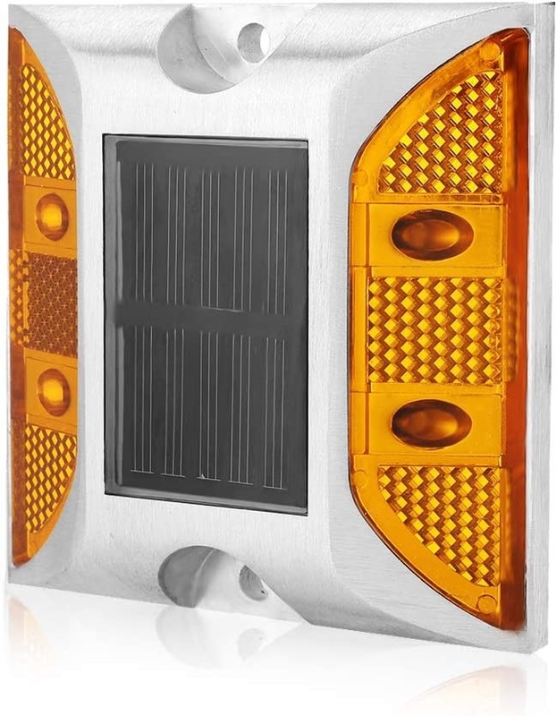 شمسية الطرق ستود مع 103 * 106 * 24mm الحجم و LED العاكس ضوء تحذير المرور 330g