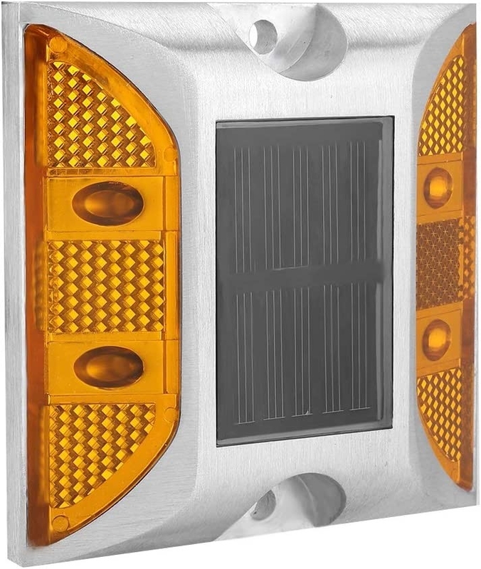 شمسية الطرق ستود مع 103 * 106 * 24mm الحجم و LED العاكس ضوء تحذير المرور 330g