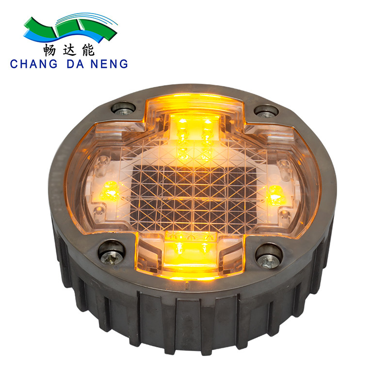 بطارية Ni-Mh تعمل بالطاقة الشمسية LED Stud لتحسين الرؤية والأداء على الطريق