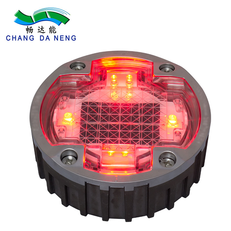 بطارية Ni-Mh تعمل بالطاقة الشمسية LED Stud لتحسين الرؤية والأداء على الطريق