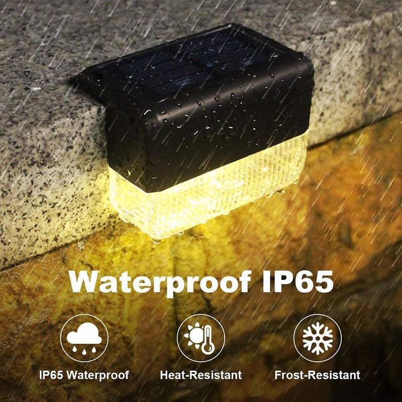 ضوء الحائط يعمل بالطاقة الشمسية مدمج في بطارية الليثيوم الثلاثية لإضاءة LED RGB بيضاء دافئة