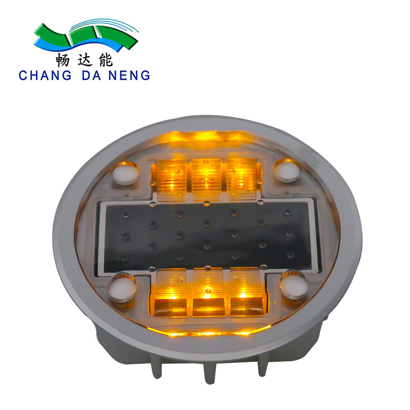 136 * 52mm حجم ضوء شديد من الطاقة الشمسية LED علامات الطريق المدفونة مع IP68 تصنيف مقاومة للماء