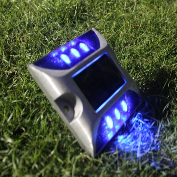 الطرق السريعة الجاهزة للطاقة الشمسية LED الطرق الطرق الثقيلة المكونة من سبيكة الألومنيوم البناء لجميع الفصول
