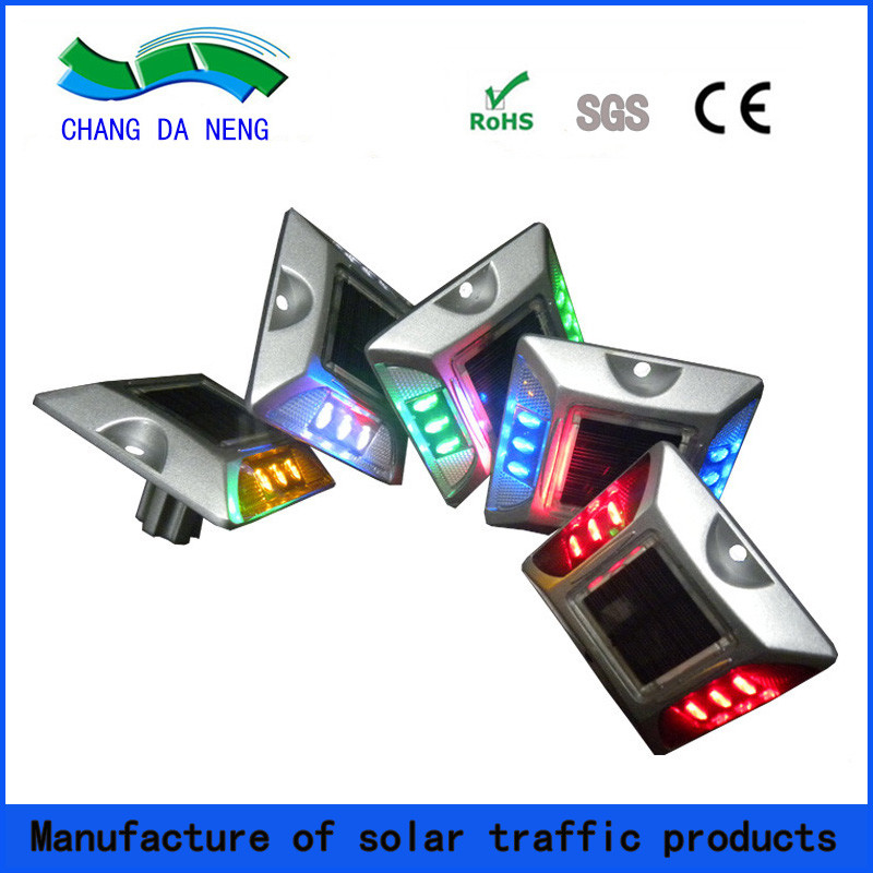 الطرق السريعة الجاهزة للطاقة الشمسية LED الطرق الطرق الثقيلة المكونة من سبيكة الألومنيوم البناء لجميع الفصول