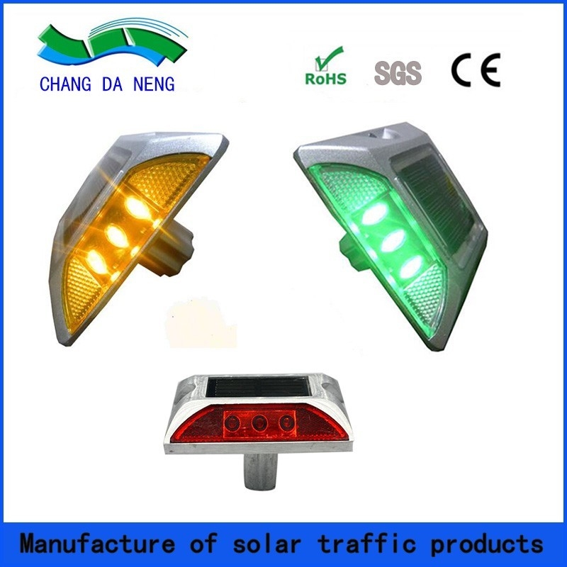 الطرق السريعة الجاهزة للطاقة الشمسية LED الطرق الطرق الثقيلة المكونة من سبيكة الألومنيوم البناء لجميع الفصول