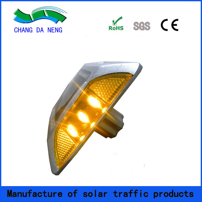 الطرق السريعة الجاهزة للطاقة الشمسية LED الطرق الطرق الثقيلة المكونة من سبيكة الألومنيوم البناء لجميع الفصول