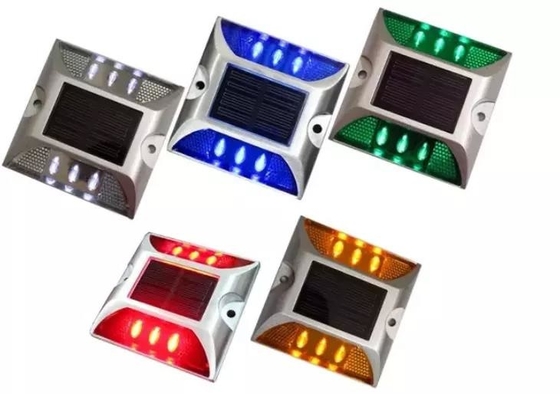 IP68 الطاقة الشمسية للطريق العاكسات الضوئية السيليكون البوليكريستالية اللوحة الشمسية 1.2V / 600MAH