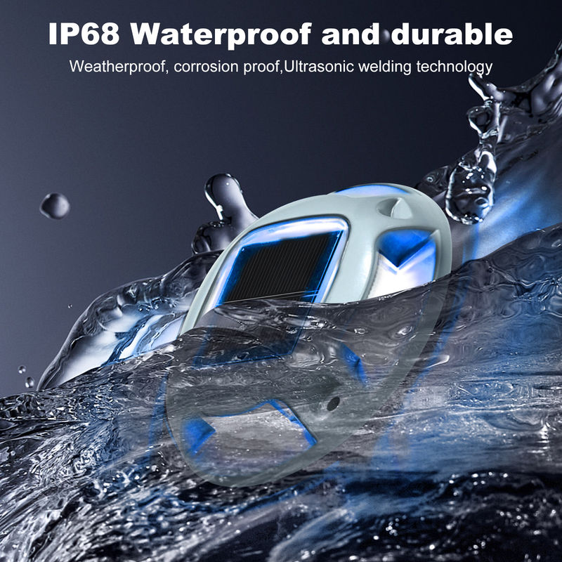 شمسية للطريق في الهواء الطلق مع 6000 كيلومترا إشارة ضوء النهار LED و 110 * 22.5MM حجم مضاد للماء ألومنيوم سطح الضوء