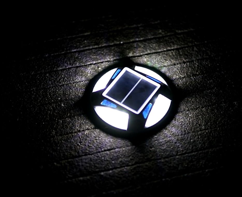 ألومنيوم مضاد للماء LED الطاقة الشمسية الطرق الطرق مع 12 مصابيح LED لسلامة المرور على الطرق في -20-70 درجة مئوية